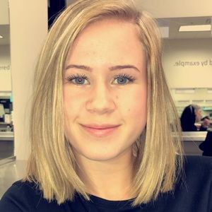 Meet your Posher, Hilary